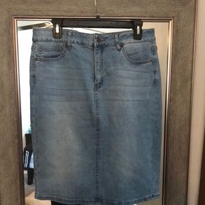 Light wash jean skirt, size XL, nwot!
